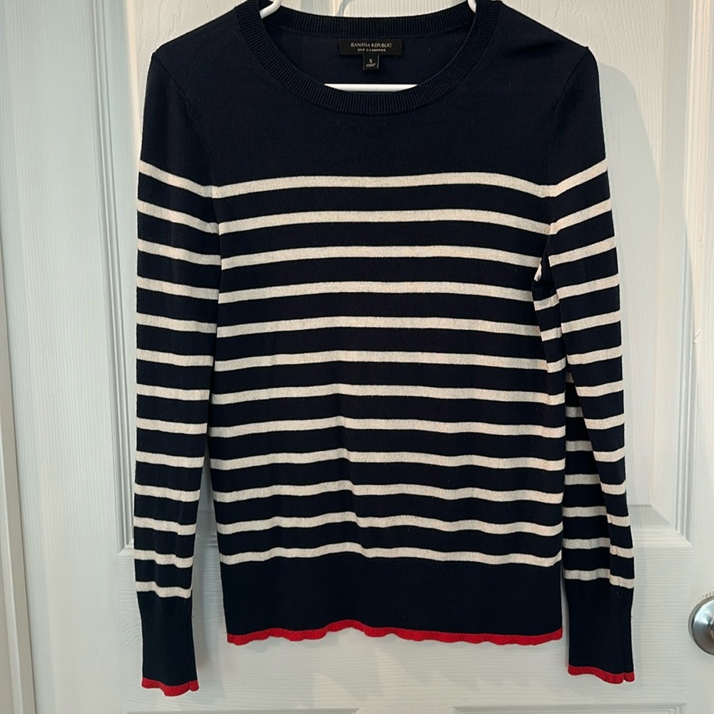 Nautical Banana Republic navy & white stripe sweater with red trim Sz small